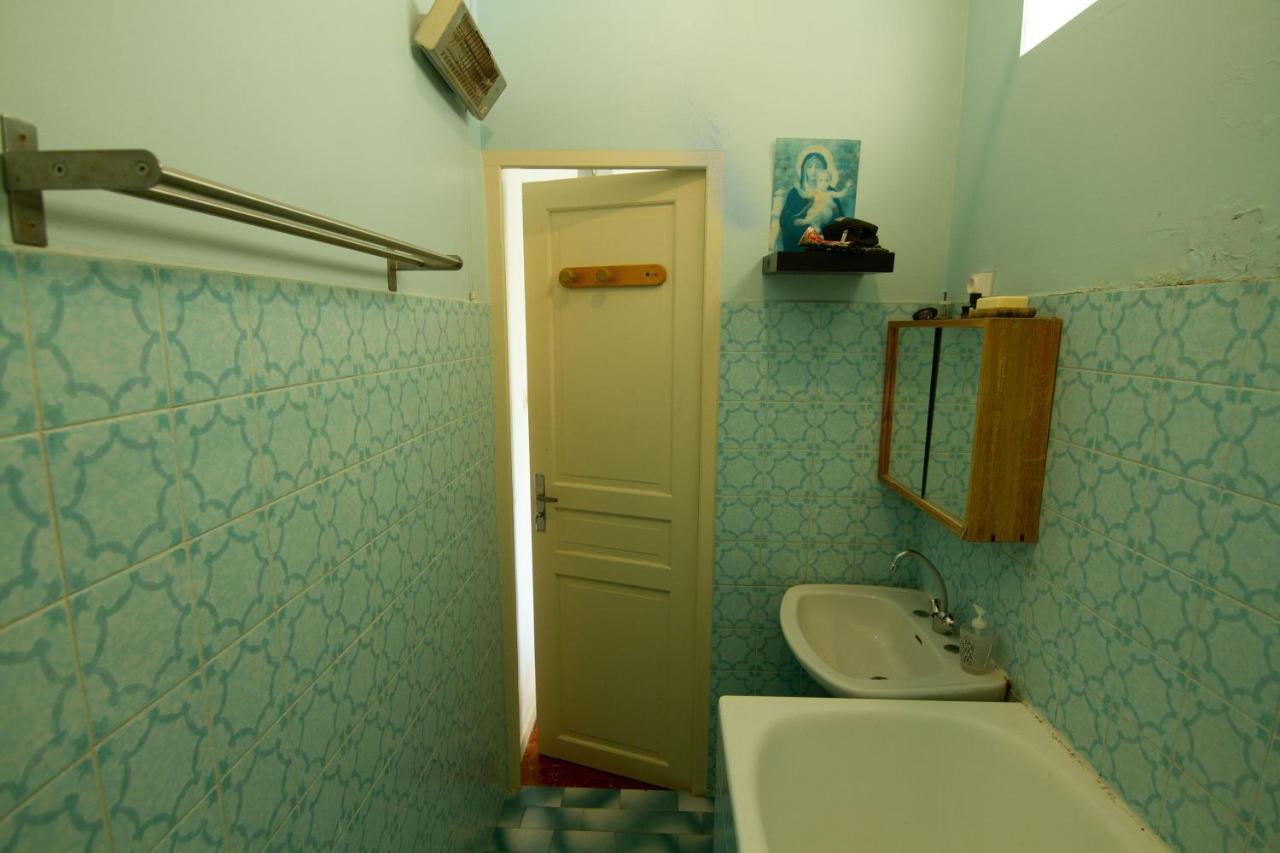 Jolie Chambre Dans Appartement Cosy En Plein Centre Marseille Luaran gambar