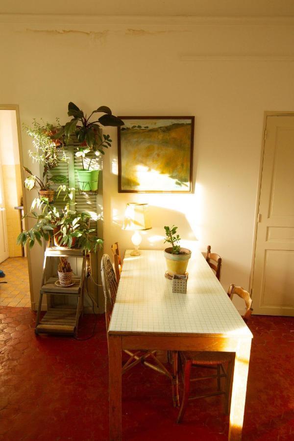 Jolie Chambre Dans Appartement Cosy En Plein Centre Marseille Luaran gambar